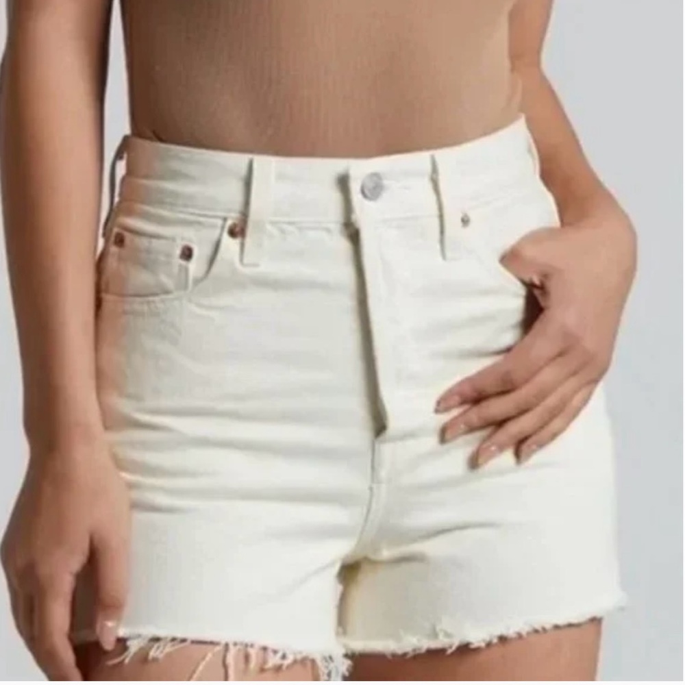 Levi’s Ribcage High Rise Shorts - Picture 2 of 11